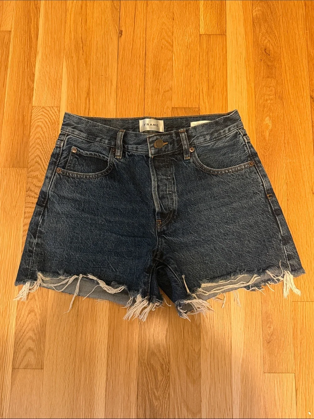 Frame Denim The Long Hang Jean Shorts in “Goose” wash - Size 24